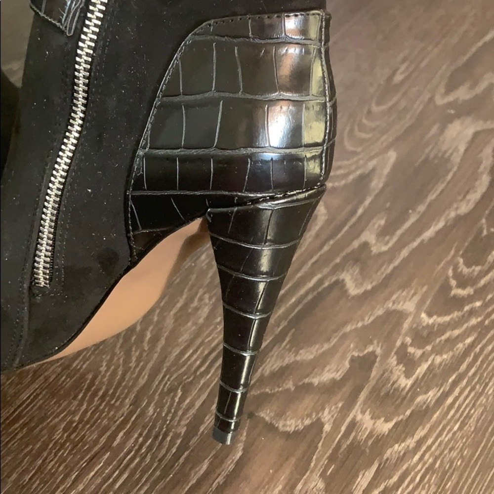 Shoes - Picture 2 of 3